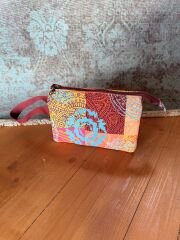 Mandala Desenli Makyaj Çantası (24*16 cm) Bol Gözlü, İçi Bordo Renkli